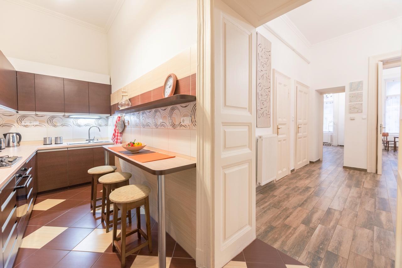 Family And Friends Apartment Budapest Exterior photo