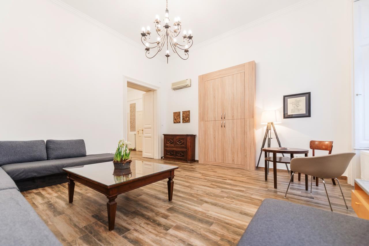 Family And Friends Apartment Budapest Exterior photo